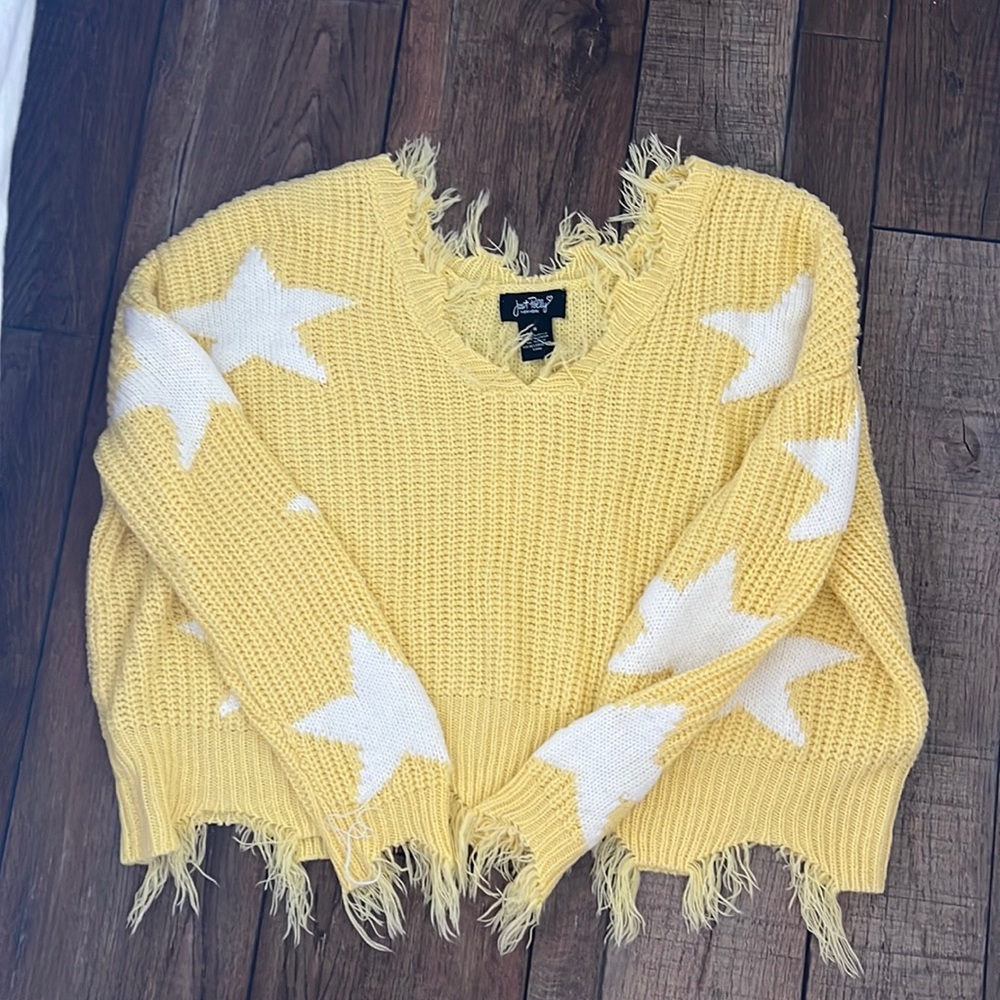 YELLOW STAR SWEATER !!